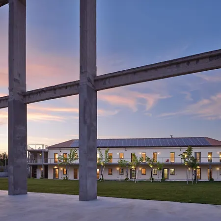 Gabanon Hostel *